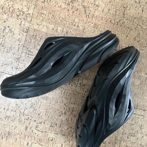 Hoka slide